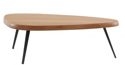 Cassina Mexique Couchtisch mit dreieckiger Holzplatte und schwarzen Metallbeinen. Moderner Design Tisch.